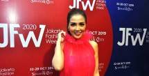 Bella Sophie Hadirkan Karya Rancangannya Di Ajang jakarta fashon Week 2019