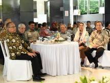 Mentan Syahrul Yasin Limpo bersama beberapa mantan Mentan