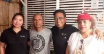 Andi Manuhutu (kaus Hitam) bersama Panitia dan Pengisi acara Bali kei Achipelago Festival, Lala Suwages (paling Kanan) (amz)