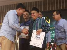 Direktur Utama Mandiri Syariah Toni EB Subari kepada Endang Kurniawan 