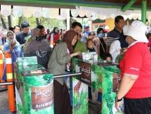 Transaksi JakCard di Taman Marga Satwa Ragunan