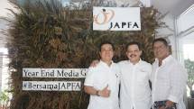 Kiri-Kanan : Erwin Djohan, Finance Controller JAPFA; Rachmat Indrajaya, Direktur Corporate Affairs JAPFA; Putut Djagiri, Head of Corporate Finance JAPFA pada acara Year End Media Gathering JAPFA