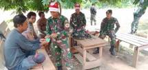 Pakai Topi Santa Claus, Personel Satgas Yonif 411 Kostrad Berikan Layanan Kesehatan Keliling 