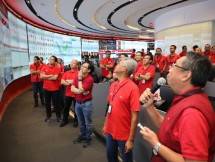 Direktur Human Capital Management Telkom Edi Witjara yang pada kesempatan ini mewakili Direktur Utama (ketiga dari kanan) bersama Direktur Network & IT Solution Telkom Zulhelfi Abidin (kedua dari kanan), Direktur Wholesale & International Service Telkom Edwin Aristiawan (keempat dari kanan), Direktur Keuangan Telkom Harry M. Zen (kedua dari kiri), dan Direktur Human Capital Management Telkomsel Irfan Tachrir (paling kiri)