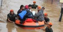 Yonko 461 Paskhas Evakuasi Korban Banjir Jakarta