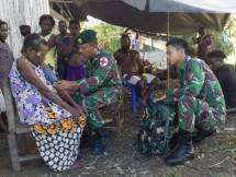Satgas Yonif 755 Kostrad Mengatasi Permasalahan Kesehatan Masyarakat Hemigoma di Papua