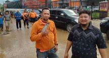 Ki Kusumo Bersama Anggota Ormas Komando Pejuang Merah Putih Bantu Korban Banjir 