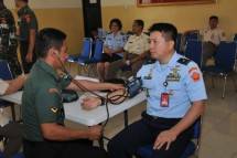 Ratusan Prajurit dan PNS TNI Donor Darah Hari Natal