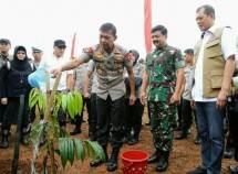 Panglima TNI Marsekal TNI Dr. (H.C.) Hadi Tjahjanto, S.I.P bersama Kapolri Jenderal Polisi Drs. Idham Azis, M.Si