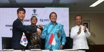 Kepala BKPM Bahlil Lahadalia (Kanan baju putih)