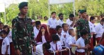 Satgas Yonif 755 Kostrad dan Anak-Anak Disabilitas Laksanakan Upacara Bendera 