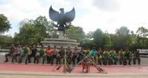TNI-Polri Gelar Karya Bakti Pembersihan Lingkungan di PLBN Sota Papua 