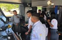 KN Gajah Laut-404 Terima Kunjungan Siswa SMA Kosgoro 