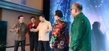 Emiten menara, PT Bali Towerindo Sentra Tbk (BALI) menawarkan obligasi sebesar Rp800 miliar yang merupakan tahap I dari rangkaian penerbitan Obligasi Berkelanjutan I Bali Tower dengan jumlah pokok sebanyak-banyaknya Rp 1,6 triliun. 