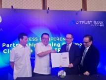 Hendry Oktavianus, CEO Cicil Sewa bersama Ritsuo Fukadai, President Director J Trust Bank
