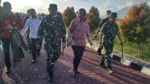 Pangkogabwilhan I Sambut Kedatangan Menko Polhukam di Natuna