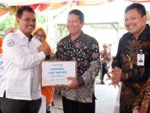 Dirjen Tanaman Pangan Kementan Suwandi berikan simbolis KUR 