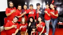 Para pemain, Sutradara dan Kru yang siap memasuki produksi film "Lantai 4"