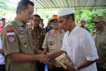 Mensos Kunjungi Korban Susur Sungai SMP 1 Turi dan Serahkan Santunan Rp 120 Juta