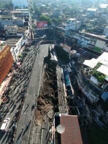 Sembilan Ruko Amblas Setelah Pondasi Terkikis Aliran Sungai