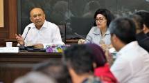 Menteri Koperasi dan UKM Teten Masduki saat menggelar rapat koordinasi lintas kementerian, pemerintah daerah, industri dan petani untuk mendorong ekspor furniture berbahan baku rotan.