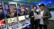 CEO Pinehurts Lampung, Tjhin Kian Phin bertukar perjanjian kerjasama dengan Managing Director Amazone Group, Soegiandi