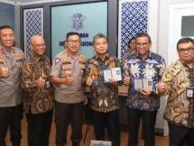 Dirut BRI Sunarso bersama Kakorlantas