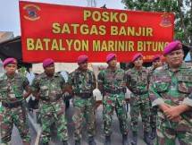 Batalyon Marinir Bitung Kirim Pasukan Bantu Bencana Banjir