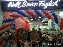 Presiden Direktur Wall Street English Indonesia Kish Gill Membuka Cabang ketujuh Wall Street English