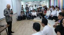 Menkop dan UKM Teten Masduki, usai meninjau AeXI Export Hub, di Serpong Tangerang