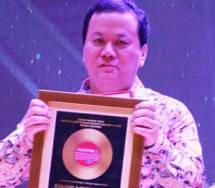 Bos Nagaswara Raih Penghargaan Industri Musik Nasional