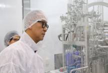Menperin meninjau Laboratorium DEXA Group di Kawasan Industri Jababeka Cikarang