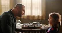 Dave Bautista sebagai Mata Mata bernama JJ bersama Chloe Coleman (Sophie) dalam film My Spy yang memadukan eksyen dan komedi.