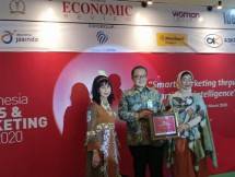 Peraih &ldquo;Indonesia Sales & Marketing Award-IV-2020 (ISMA-IV-2020) piawai memanfaatkan teknologi Artificial Intelligence untuk membuat keputusan pemasaran yang lebih baik dan strategis.