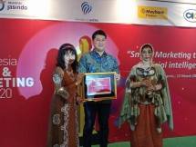 FIFGROUP raih penghargaan Indonesia Sales & Marketing Award 2020 dengan kategori 1st &ndash; The Best Multifinance Company &ndash; Asset (>Rp 10 T) (12/20), diterima langsung oleh Iwan Wahyu Ryandi selaku Modern Store Brand Partnership SPEKTRA yang diberikan oleh Hj. Irlisa Rachmadiana selaku Pemimpin Umum dan Pemimpin Redaksi Economic Review didampingi oleh Dwi Hanggraini selaku Pakar Pemasaran & Manajemen.