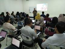 Foto bersama narasumber dan peserta pasca pelaksanaan workshop UBSI Pontianak