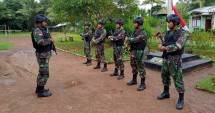 Prajurit Yonif Mekanis Raider 411 Kostrad Patroli Keamanan di Jalan Tikus Perbatasan RI-PNG