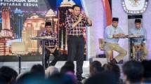 Debat Publik Pilkada DKI Jakarta putaran kedua di Hotel Bidakara, Jakarta, Rabu (12/4). Debat calon Gubernur dan Wakil Gubernur tersebut mengangkat tema Dari Masyarakat Jakarta untuk Jakarta. (ANTARA/M Agung Rajasa)