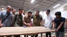 Menkop Puspayoga Lepas Ekspor Produk Furnitur Dari Jateng ke Luar Negeri