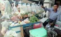 Musim Corona, Pedagang Sayur: Gak Ada yang Berubah Cuma Pada Takutnya Sama Kolor Ijo