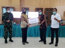 Sinarmas Land serahkan bantuan ke Walikota Tangsel