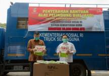 Rumah Sakit BUMN Terima Bantuan Penanganan Covid-19 dari Kementerian Sosial dan Para Donatur