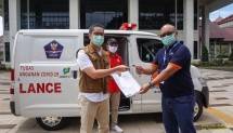 ILUNI UI Serahkan Ambulans dan Paket APD Covid-19 untuk RSUI