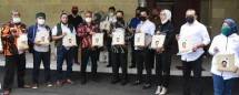Bamsoet Berikan Bantuan Tank Semprot, APD serta Beras 
