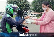 Rumah Pintar BSD City bagikan paket pangan kepada Pekerja Harian