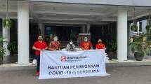 Sinar Mas Land diwakili oleh Aditya Sutantio &ndash; Surabaya Division Head menyerahkan 1,000 APD berupa baju hazmat ke Walikota Surabaya Tri Rismaharini di Kantor Walikota Surabaya