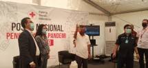 CEO PT. Eagle Indo Pharma, Susanti Halim serahkan hand sanitizer kepada Ketua Umum PMI Jusuf Kalla (JK)