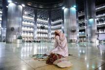 Pemerintah menghadirkan Tausiah bagi umat Islam agar beribadah di rumah. 