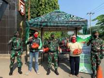 Bulan Suci Ramadhan 1441 H, Yonif PR 305/Tengkorak Bagikan Sembako dan Masker 