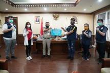 Pemberian Bantuan oleh tim Ayoopeduli.com yang di terima oleh Wali kota Jakarta Pusat, Bapak Bayu Meghantara
